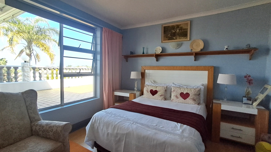 5 Bedroom Property for Sale in Beacon Bay Eastern Cape